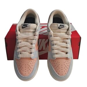 NIB Nike Women's Dunk Low SZ 9